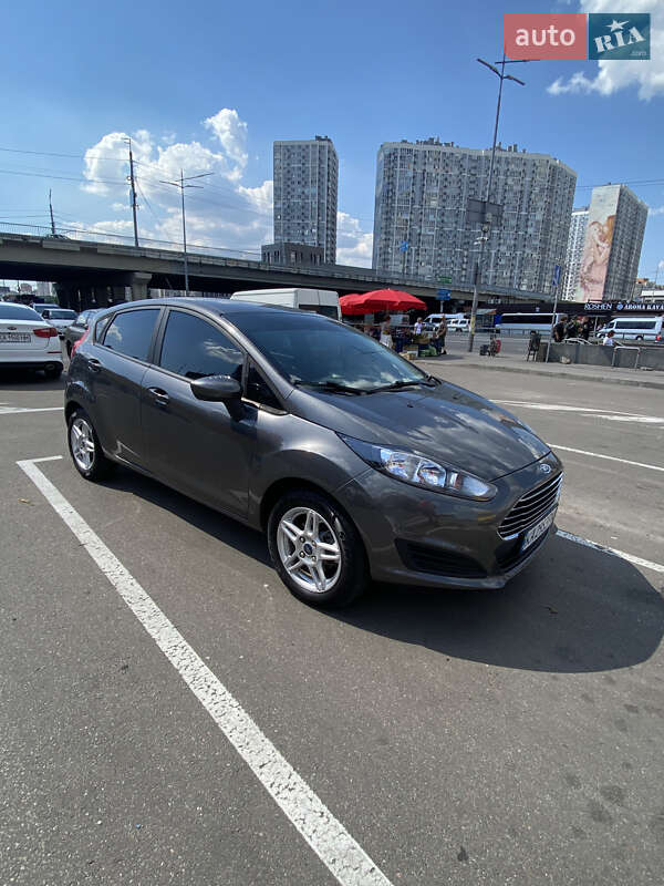 Хэтчбек Ford Fiesta 2018 в 