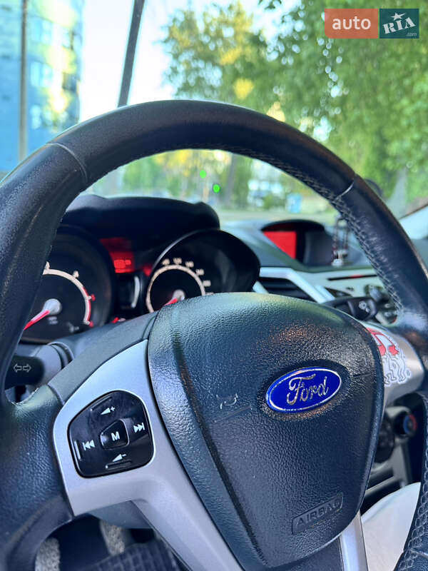 Хэтчбек Ford Fiesta 2012 в Киеве