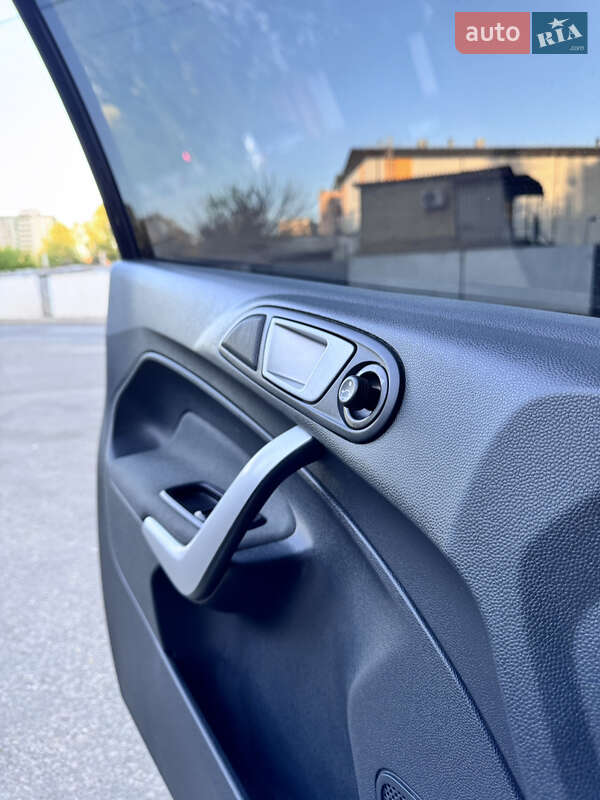 Хэтчбек Ford Fiesta 2012 в Киеве