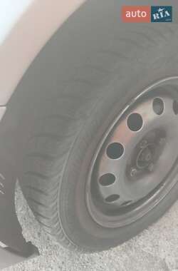 Хэтчбек Ford Fiesta 2006 в 