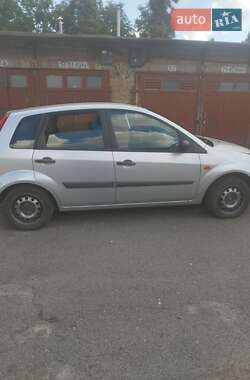 Хэтчбек Ford Fiesta 2006 в 