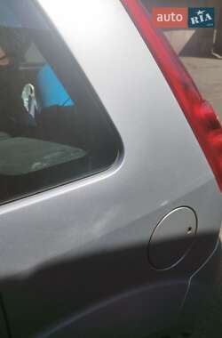 Хэтчбек Ford Fiesta 2006 в 