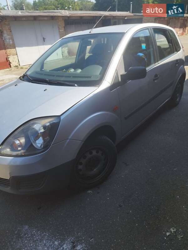 Хэтчбек Ford Fiesta 2006 в Киеве
