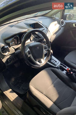 Седан Ford Fiesta 2015 в 