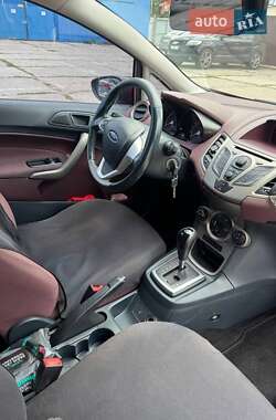 Хэтчбек Ford Fiesta 2011 в 