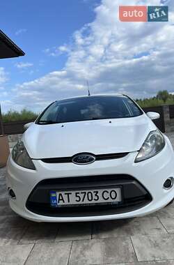 Хэтчбек Ford Fiesta 2011 в Болехове