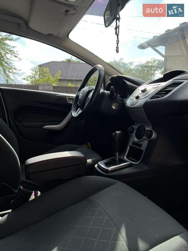 Хэтчбек Ford Fiesta 2011 в Болехове