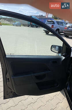 Хэтчбек Ford Fiesta 2006 в 