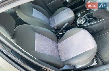 Хэтчбек Ford Fiesta 2006 в 