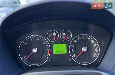Хэтчбек Ford Fiesta 2006 в 