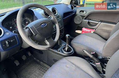 Хэтчбек Ford Fiesta 2006 в 