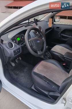 Хэтчбек Ford Fiesta 2006 в 