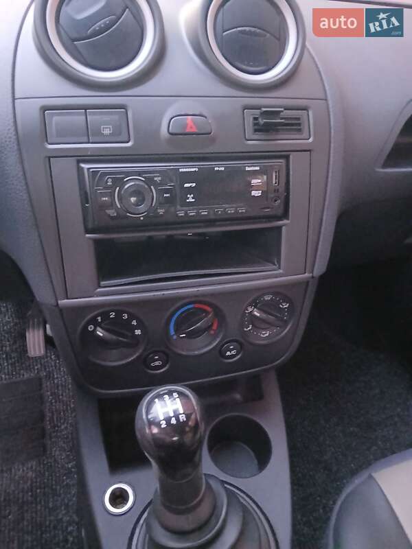 Хэтчбек Ford Fiesta 2006 в Тернополе