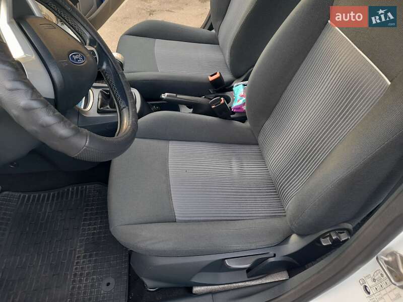 Хэтчбек Ford Fiesta 2010 в Литине