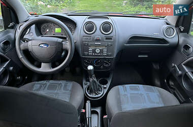Хэтчбек Ford Fiesta 2007 в 