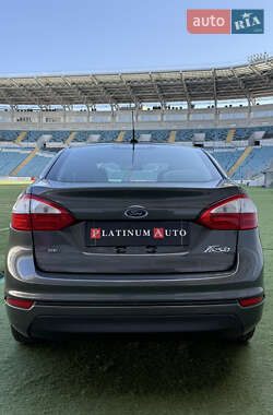 Седан Ford Fiesta 2014 в 