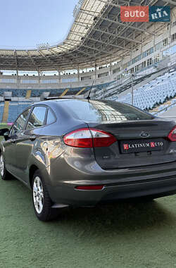 Седан Ford Fiesta 2014 в 