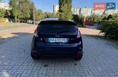 Хэтчбек Ford Fiesta 2015 в 