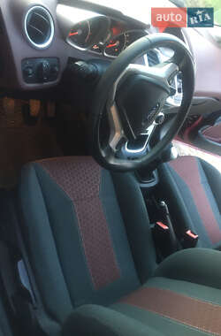 Хэтчбек Ford Fiesta 2010 в 