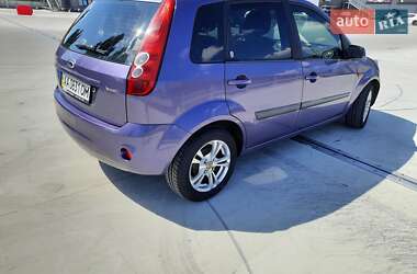 Хэтчбек Ford Fiesta 2006 в 