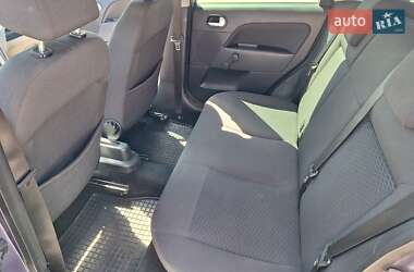 Хэтчбек Ford Fiesta 2006 в 
