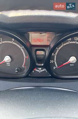 Хэтчбек Ford Fiesta 2012 в 