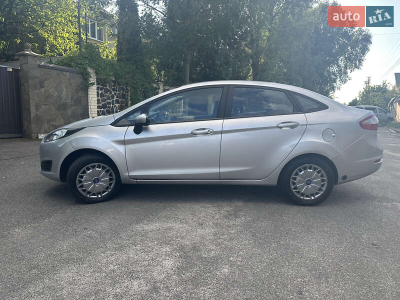 Седан Ford Fiesta 2016 в Киеве