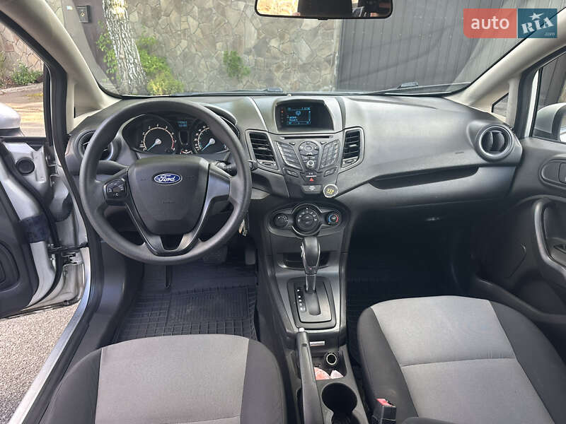 Седан Ford Fiesta 2016 в Киеве