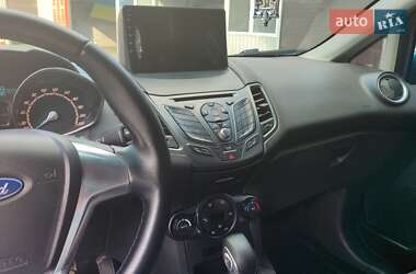 Хэтчбек Ford Fiesta 2015 в 