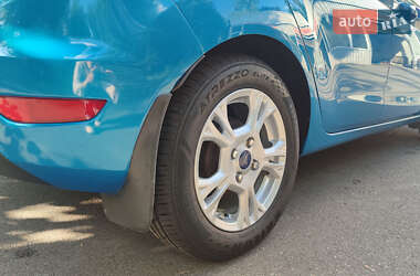 Хэтчбек Ford Fiesta 2015 в 