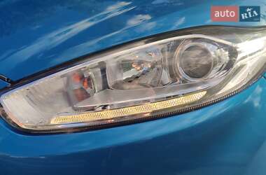 Хэтчбек Ford Fiesta 2015 в 