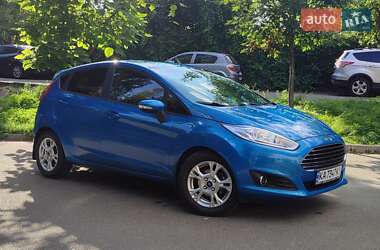 Хэтчбек Ford Fiesta 2015 в Киеве
