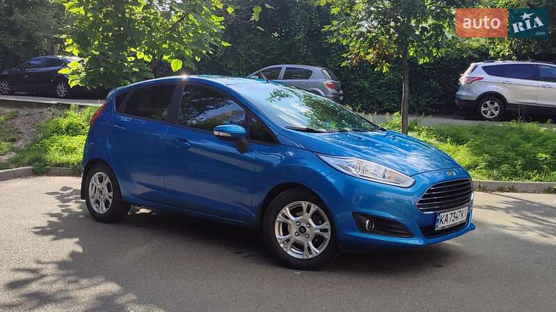 Хэтчбек Ford Fiesta 2015 в 