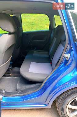 Хэтчбек Ford Fiesta 2006 в 