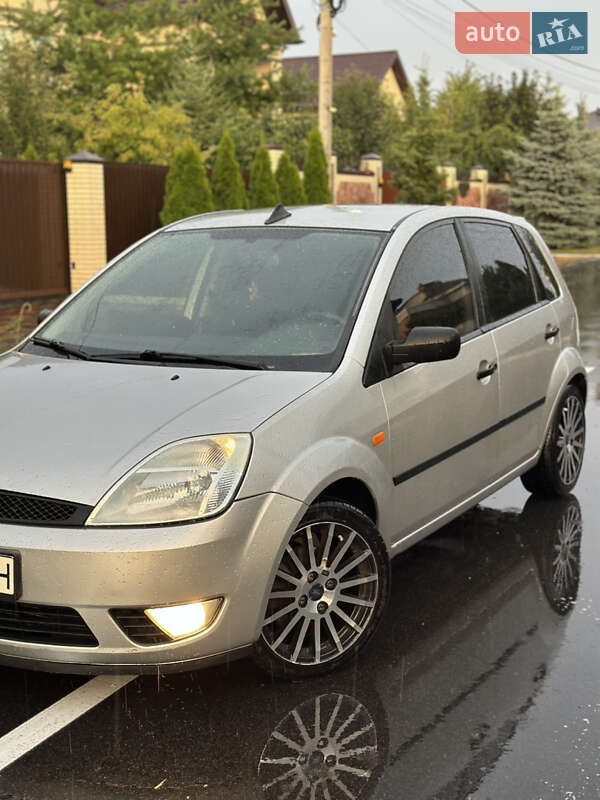 Хэтчбек Ford Fiesta 2003 в Киеве