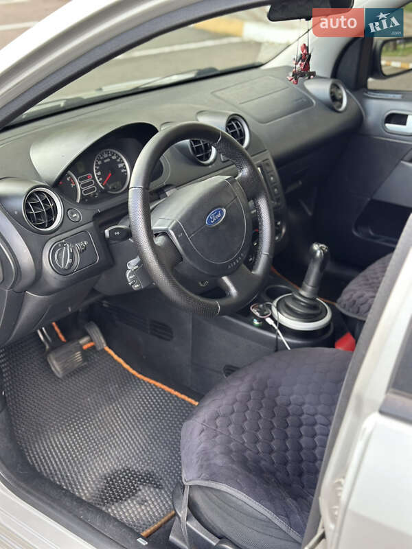 Хэтчбек Ford Fiesta 2003 в Киеве