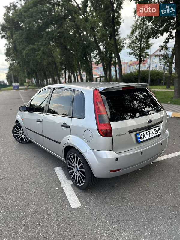 Хэтчбек Ford Fiesta 2003 в Киеве