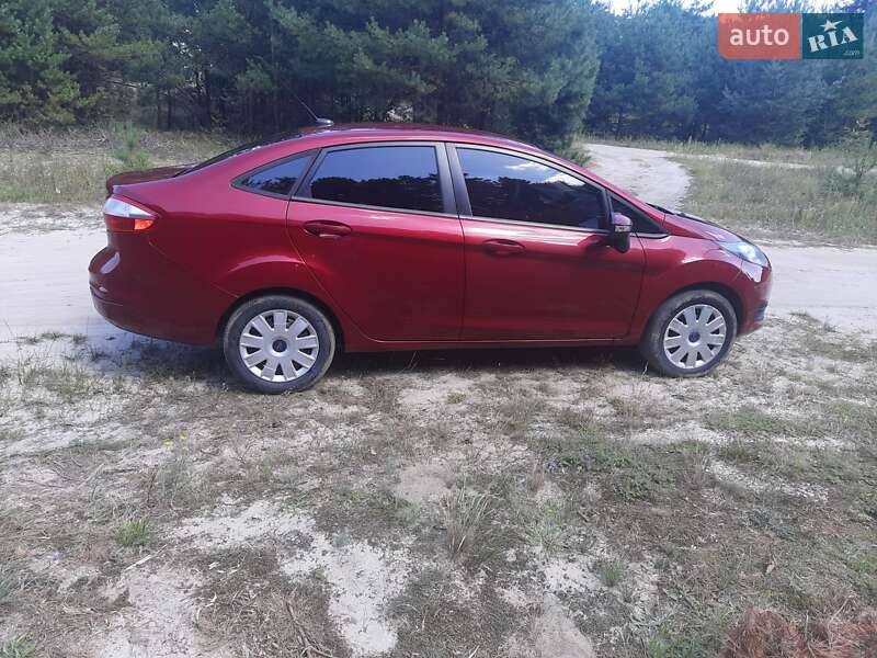 Седан Ford Fiesta 2013 в Славуте