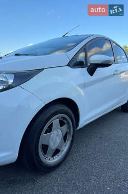 Хэтчбек Ford Fiesta 2013 в Новомосковске