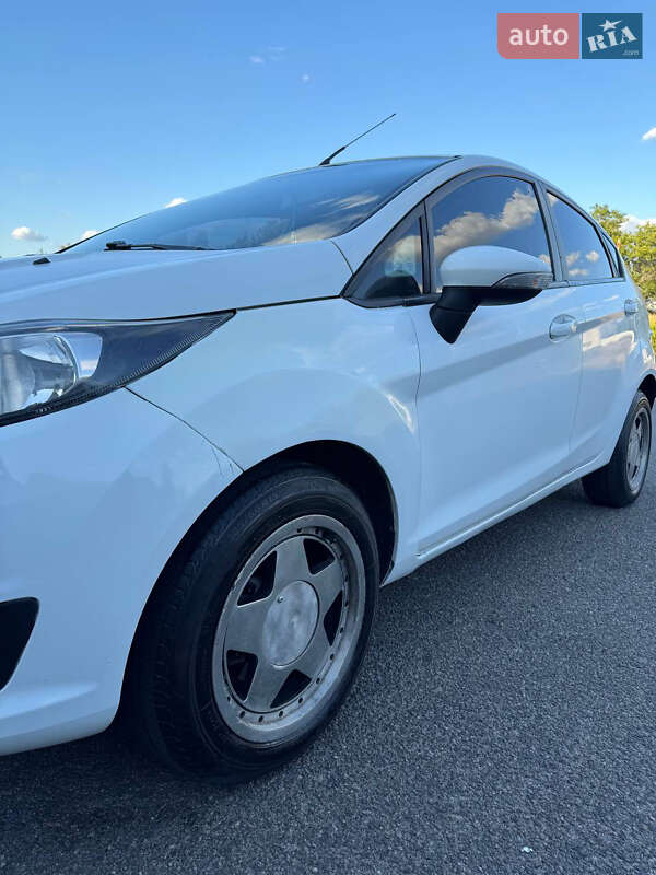 Хэтчбек Ford Fiesta 2013 в Новомосковске