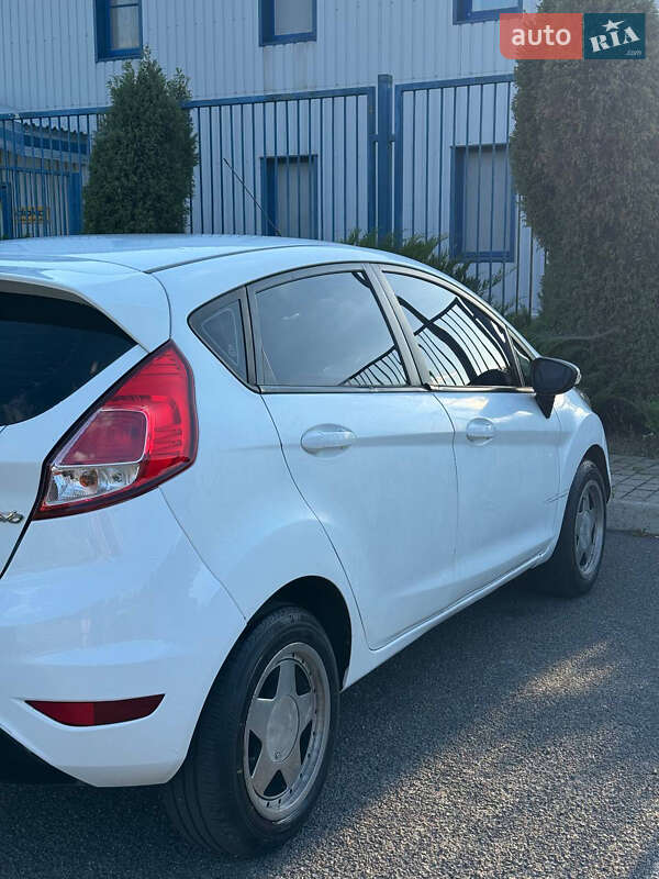 Хэтчбек Ford Fiesta 2013 в Новомосковске