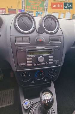 Хэтчбек Ford Fiesta 2008 в 