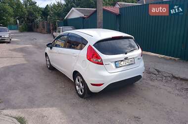 Хэтчбек Ford Fiesta 2011 в 
