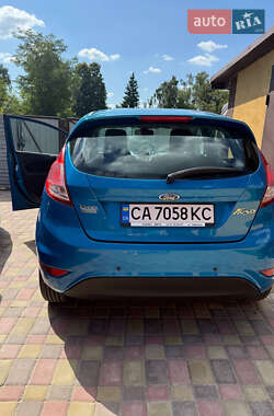 Хэтчбек Ford Fiesta 2016 в 