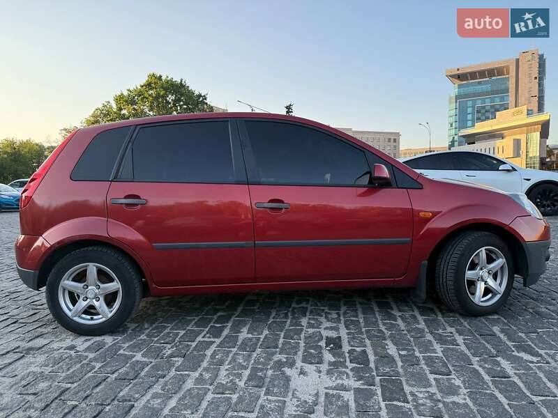 Хэтчбек Ford Fiesta 2007 в Киеве