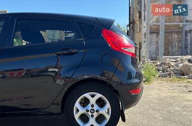 Хэтчбек Ford Fiesta 2011 в 