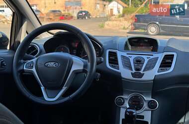 Хэтчбек Ford Fiesta 2011 в 