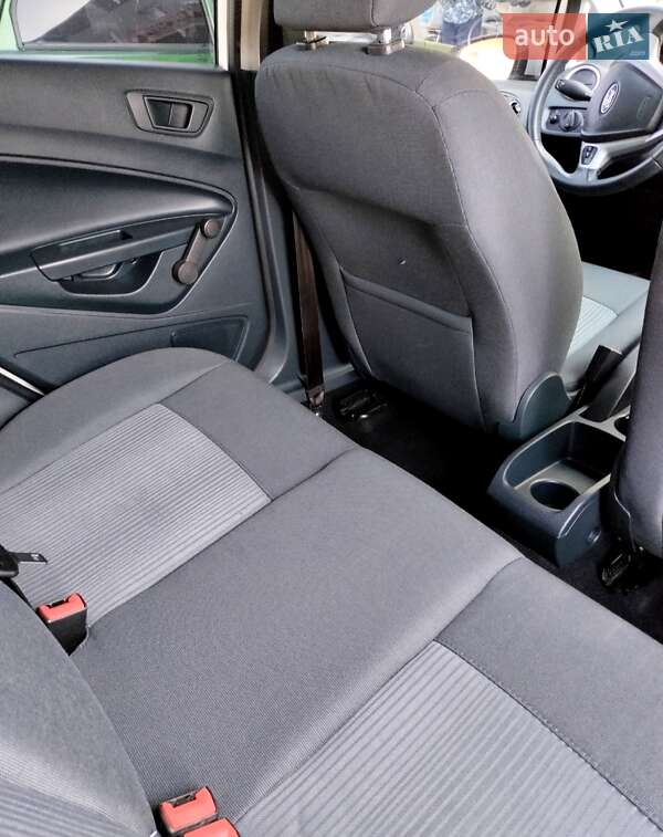 Хэтчбек Ford Fiesta 2011 в Прилуках