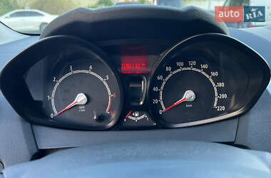 Хэтчбек Ford Fiesta 2012 в 