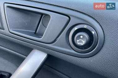 Хэтчбек Ford Fiesta 2012 в 